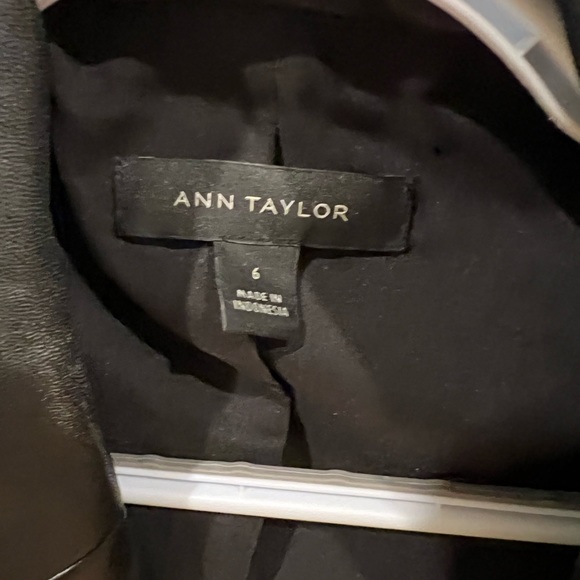 Ann Taylor vegan leather blazer size 6 - Picture 2 of 3